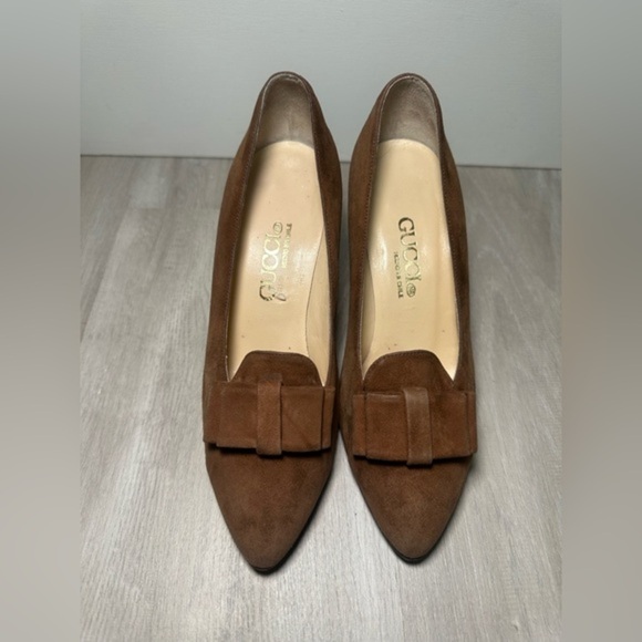 PRADA BROWN SUEDE BOW POINTED TOE MID HEEL CLASSIC‎ PUMPS SZ 34 - Picture 1 of 10